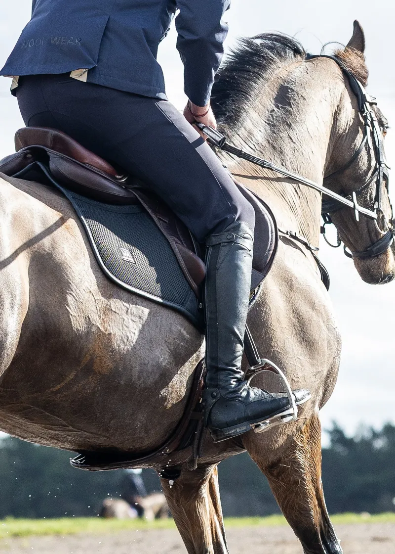 Woof Wear iVent CC Close Contact Saddle Pad in Black-7