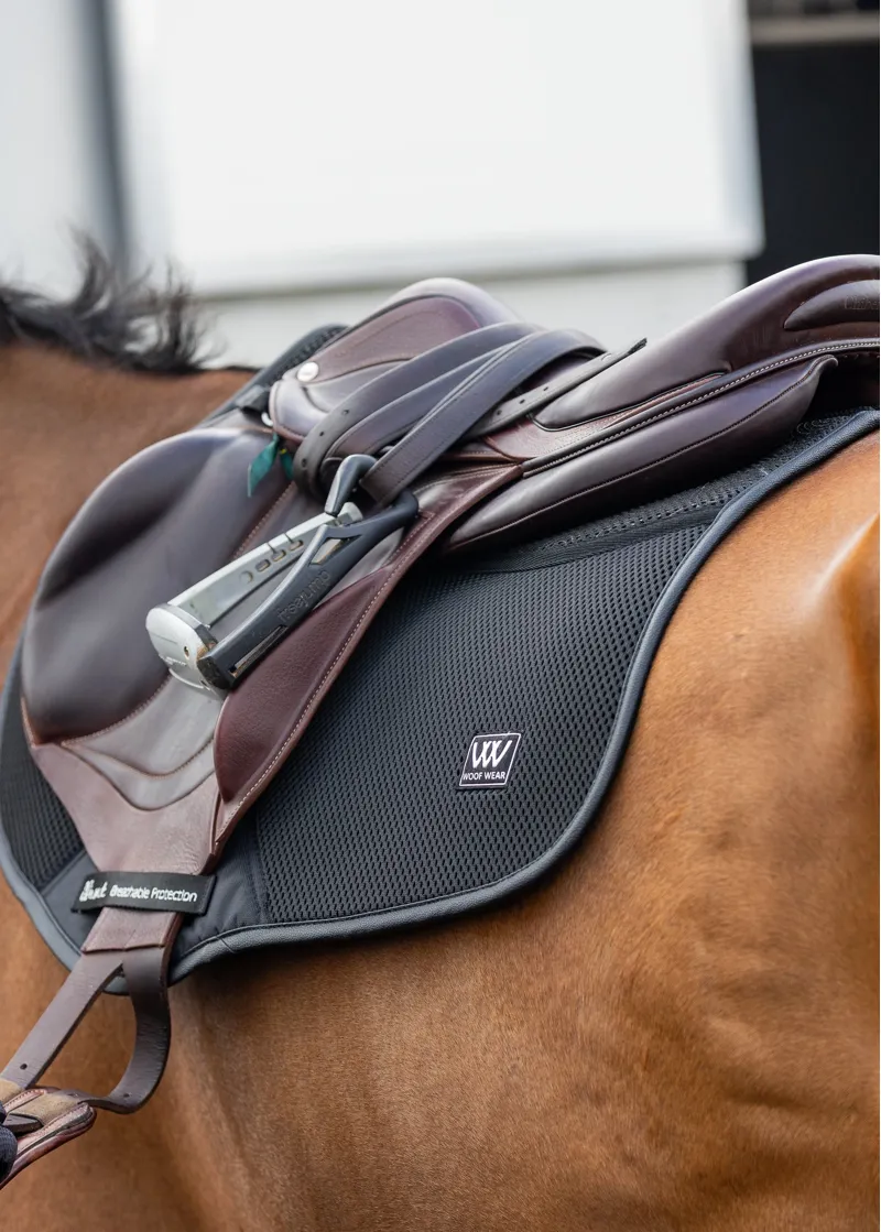 Woof Wear iVent CC Close Contact Saddle Pad in Black-4