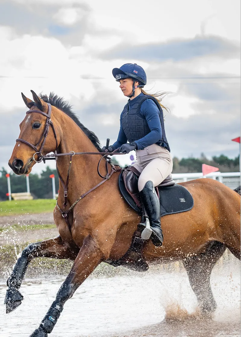 Woof Wear iVent CC Close Contact Saddle Pad in Black-6