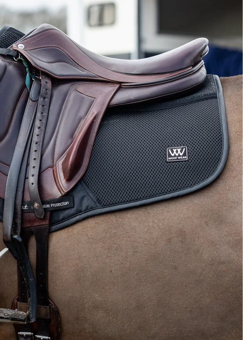 Woof Wear iVent CC Close Contact Saddle Pad in Black-3
