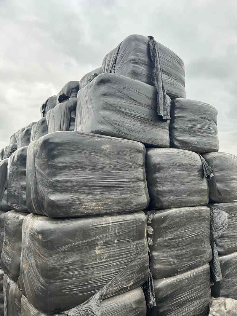 GB Large square bale meadow haylage approx 130x80x90