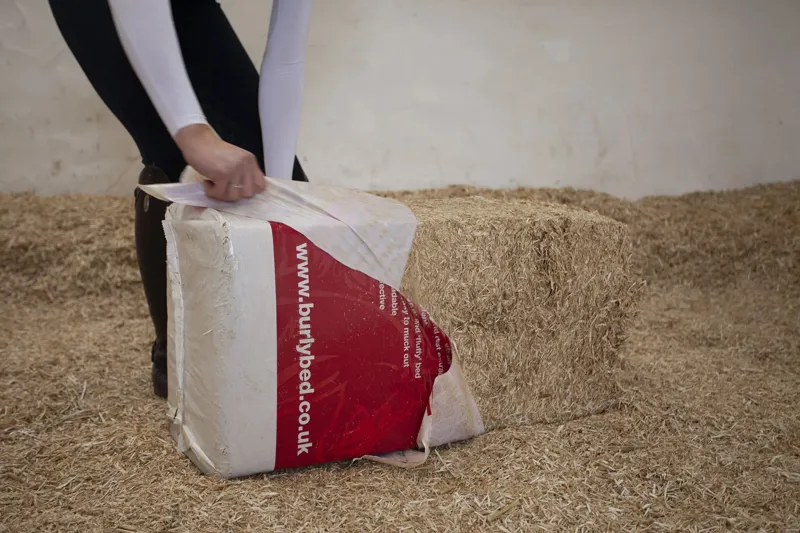 Burlybed Light Extra Rape Straw Horse Bedding 20kg-3