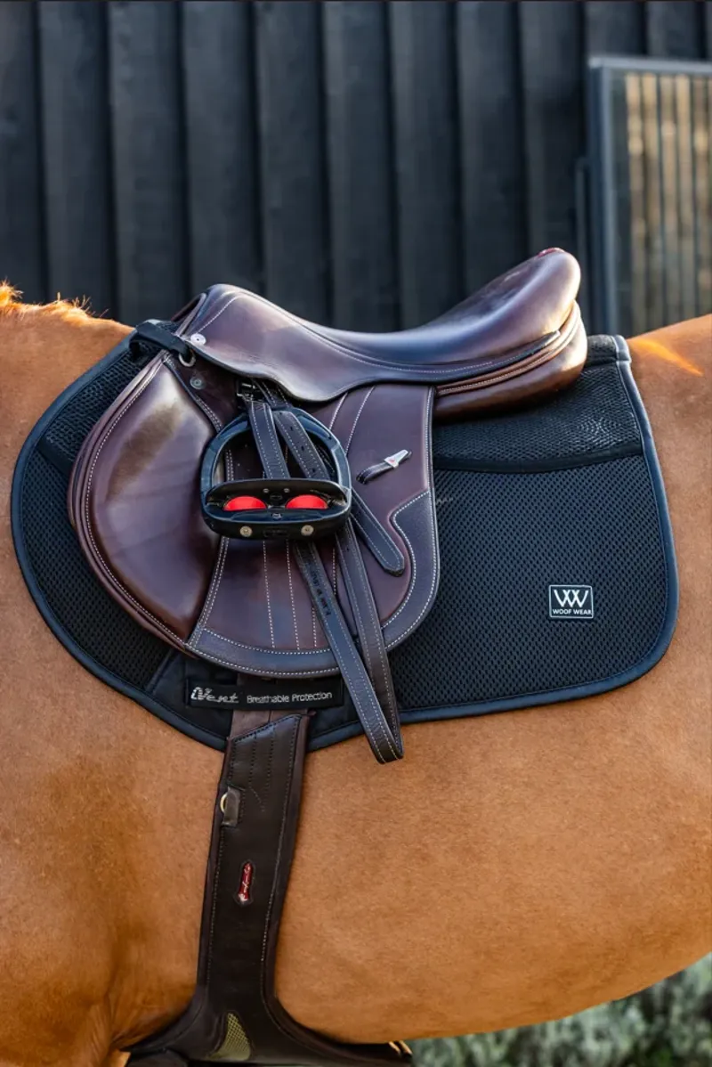 Woof Wear iVent CC Close Contact Saddle Pad in Black-2