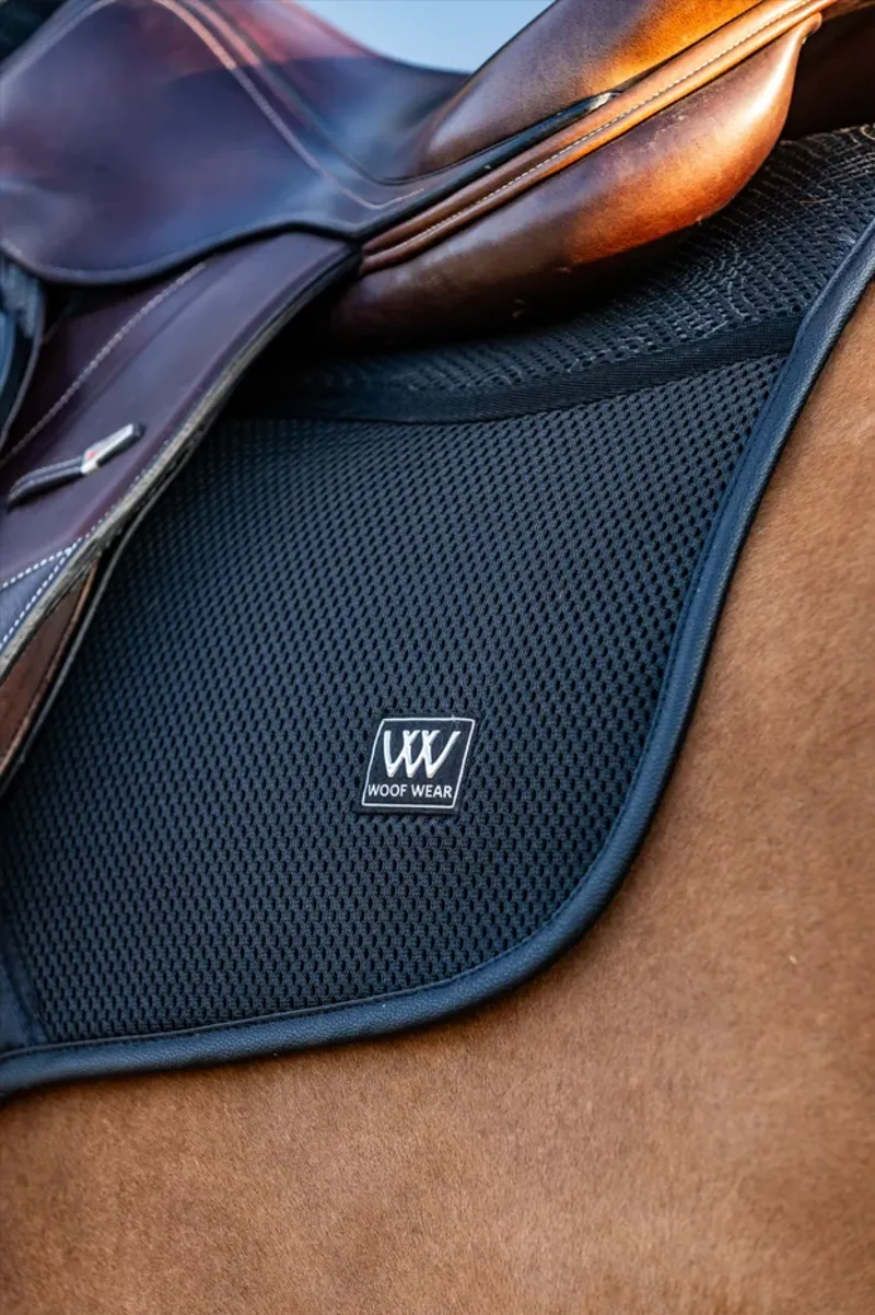 Woof Wear iVent CC Close Contact Saddle Pad in Black-5